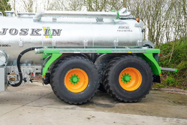 VOLUMETRA - Bac garde-boue et porte-tuyaux