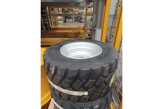 BETIMAX R - Support de fixation de roue de secours