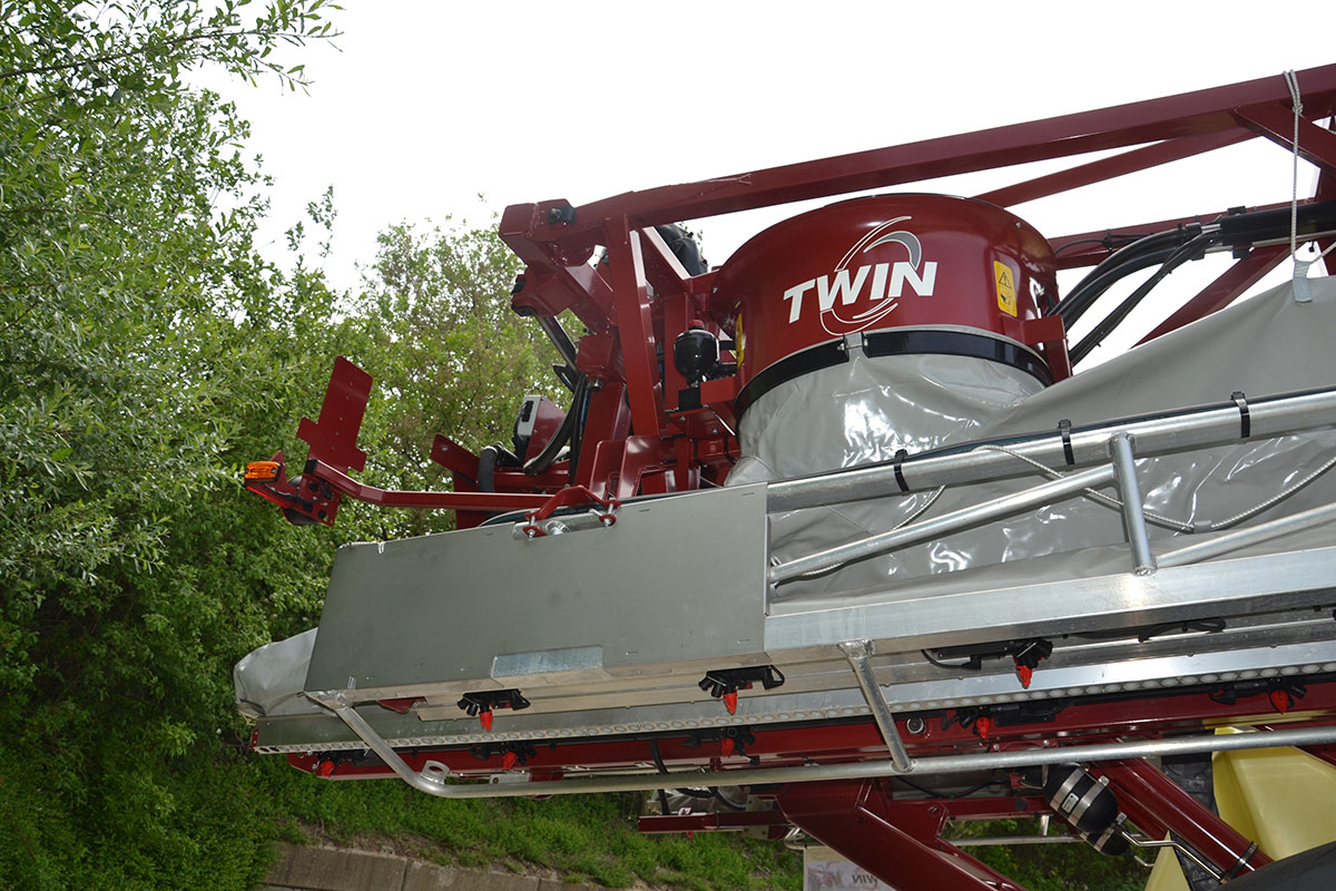 Hardi COMMANDER Twin Force 5500 l - 33 m Hardi COMMANDER Twin Force 5500 l - 33 m
